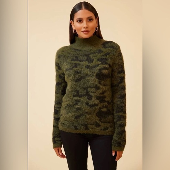 Fate DailyLook Women’s Sweater Small Green Camo Mock Neck Fuzzy Contemporary - Picture 3 of 17
